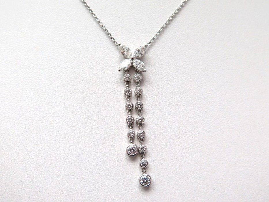 Collier collier tiffany victoria fleur pendante diamants platine 58 Facettes 259242