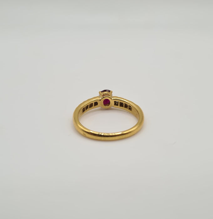 Bague 55.5 Bague or jaune sertie d’un rubis et diamants 58 Facettes