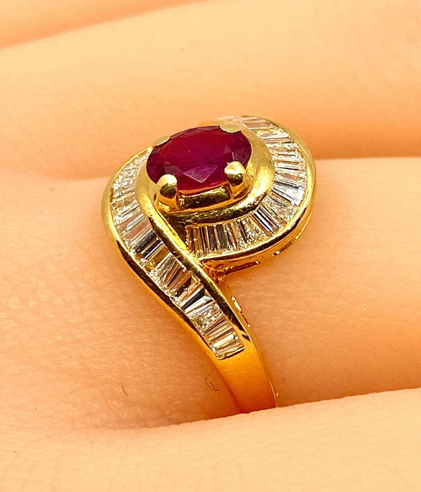 Bague 53 Bague or jaune, rubis et 38 diamants baguettes 58 Facettes AB419