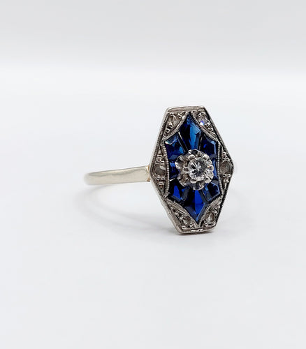Bague 59.5 Bague marquise art deco or blanc 18k diamant et sapphires calibrés (circa 1930) 58 Facettes A05092