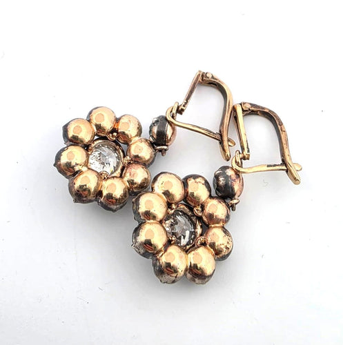 Boucles d'oreilles Boucles d'oreilles basses en or jaune et argent avec diamants 58 Facettes