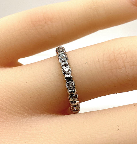 Bague 50 Alliance en or blanc sertie de 16 diamants 58 Facettes AB583