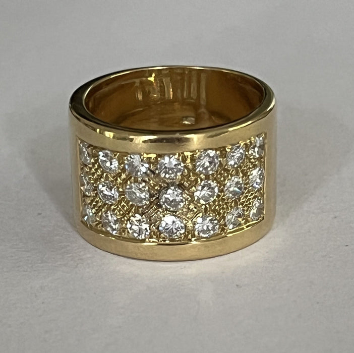 Anello a fascia in oro giallo con diamanti