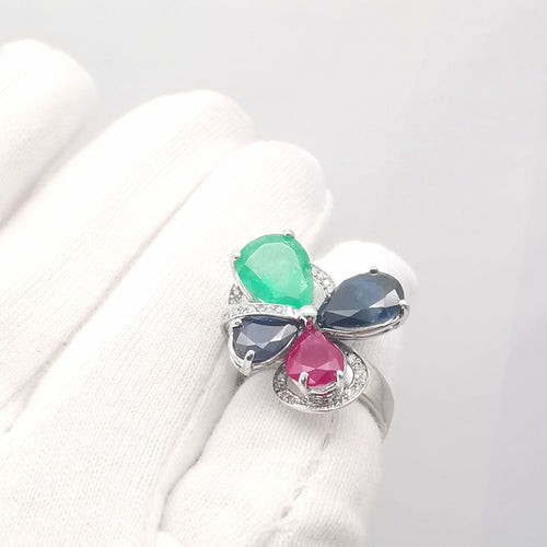 Bague 54 Bague or blanc et pierres précieuses 58 Facettes