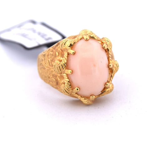 Bague 53 Bague en or jaune et corail rose des années 1950 58 Facettes
