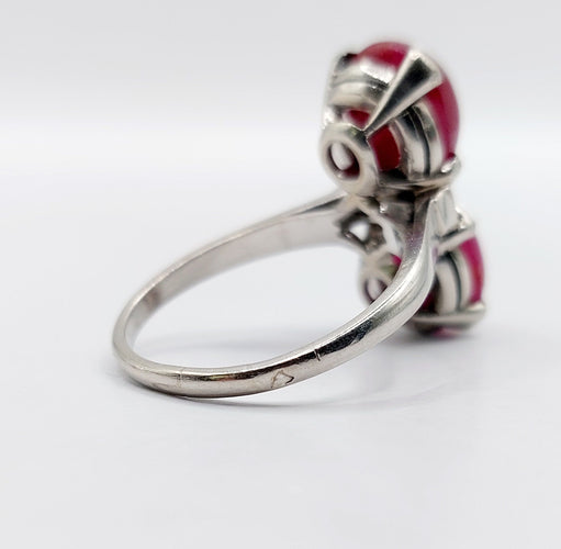 Bague 52 Bague Art Déco Platine et 6,70 carats cabochon rubis et diamant triangle (1950) 58 Facettes A05019