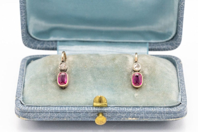 Boucles d'oreilles Paire de boucles d'oreilles en or jaune, rubis synthétiques, diamants, début XXe siècle 58 Facettes 10190-2