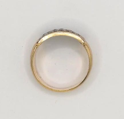 Bague 55.5 Bague Bandeau or jaune sertie de saphirs, émeraudes, rubis et diamants 58 Facettes