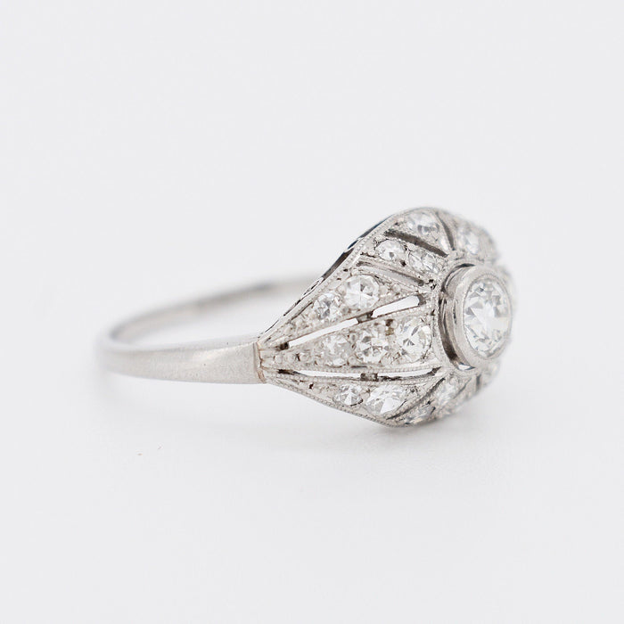 Ring Art Deco in platinum and diamonds