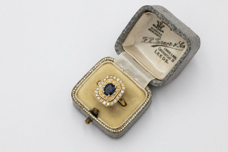 Unique yellow gold ring with an oval sapphire and diamonds 58 Facettes 11262