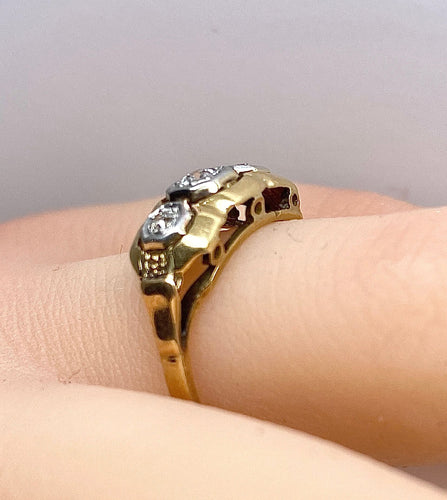 Bague 51 Bague en or jaune 18 carats ornée de 3 diamants 58 Facettes AB545