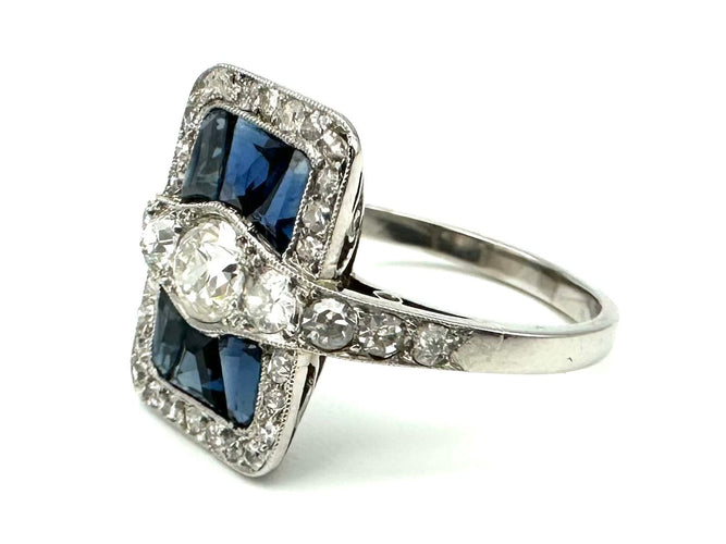 Art-Deko prsten u Platinum, kalibrisani safiri i dijamanti 