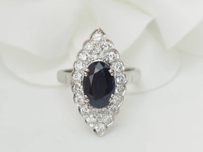 Bague 50 Bague marquise en or blanc, saphir et diamants 58 Facettes 33228