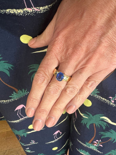 Bague 56 Bague or jaune, saphir 2.66 carats, diamants 58 Facettes BSA94