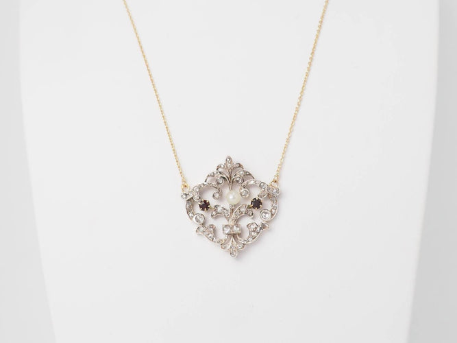 Collier Collier volutes en or jaune et argent, grenat diamants et perle 58 Facettes 33049