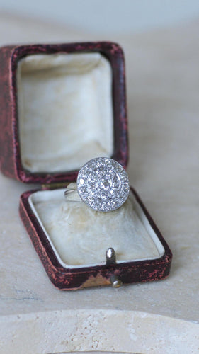 装饰艺术风格圆形靶心戒指，镶有 1.60 克拉钻石