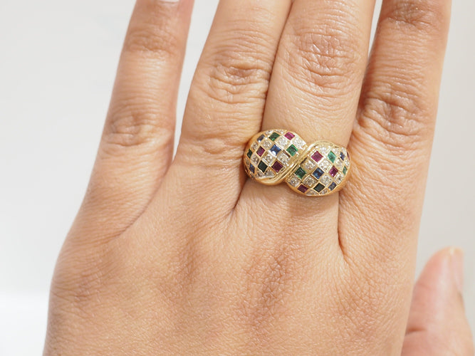 Bague 61 Bague pavée en or jaune, diamants et pierres précieuses 58 Facettes 22233