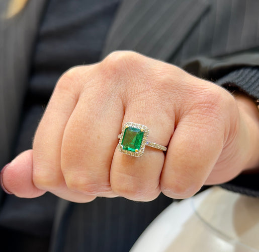 Bague 52 Bague haute joaillerie or blanc émeraude et diamants 58 Facettes