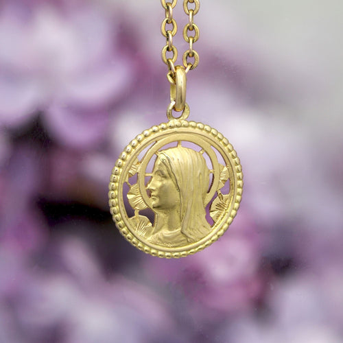 Pendentif Médaille ancienne or jaune ajouré signée Sellier 58 Facettes CVP200