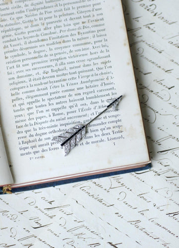 Broche Broche Flèche Art Déco Or Blanc et Platine, Diamants, Onyx 58 Facettes