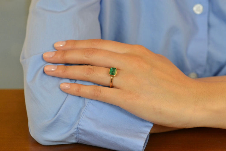 Bague émeraude de 2,50cts en or 18k 58 Facettes 26632