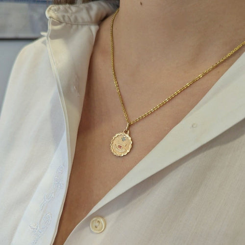 Pendentif Maison Augis - Pendentif Médaille d'Amour en or jaune et rubis 58 Facettes 32303