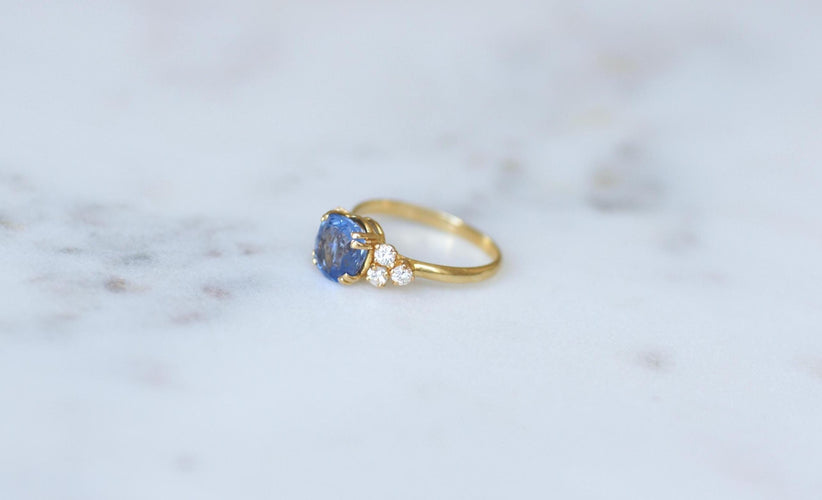 Bague 52 Bague or jaune, saphir Ceylan 1.60 Ct et diamants 58 Facettes