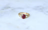 Bague 54 Bague or jaune, rubis et diamant poire 58 Facettes