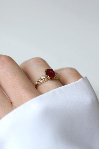 Bague 54 Bague or jaune, rubis et diamant poire 58 Facettes