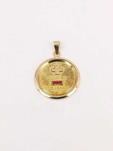 Pendentif Médaille amour Augis ronde Plus qu'hier moins que demain or jaune diamant rubis 58 Facettes J517