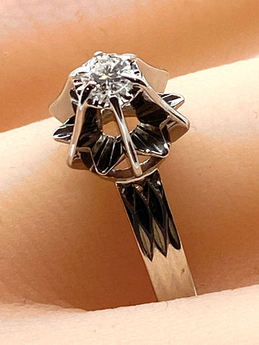 Bague Bague en or blanc 18 carats et diamant 58 Facettes AB387