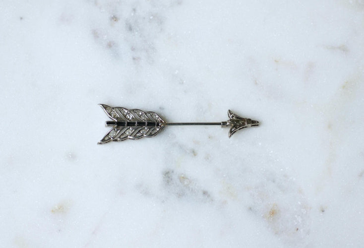 Broche Broche Flèche Art Déco Or Blanc et Platine, Diamants, Onyx 58 Facettes