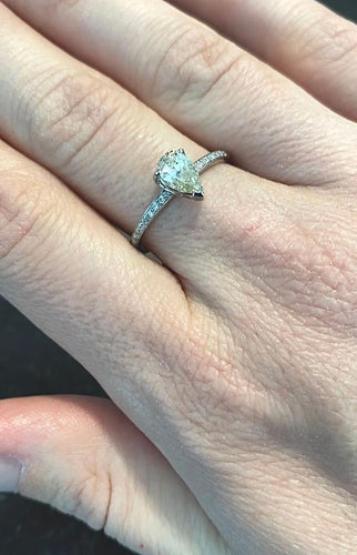 Bague 57 Bague alliance sertie d'un diamant taillé poire de 0,75 carat 58 Facettes