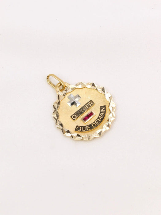 AUGIS - Round love medal in yellow gold and ruby