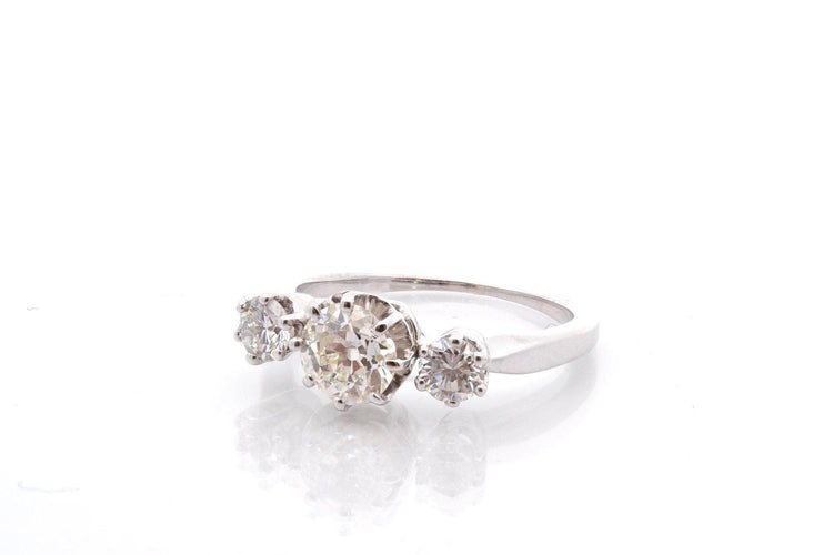 Bague 53 Bague vintage platine et trois diamants 58 Facettes 26799-27053a