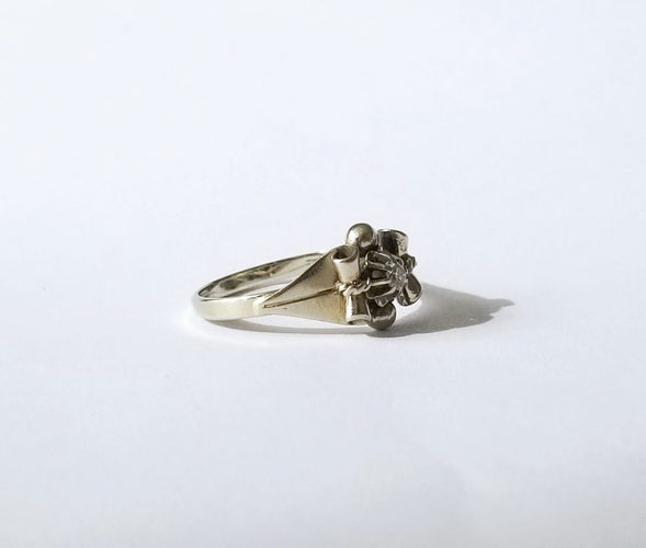 Bague 53 Bague ancienne en or blanc 18k et diamant 0,05 carat 58 Facettes