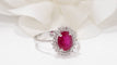 Bague 59.5 Bague marguerite en or blanc, rubis et diamants 58 Facettes 4833