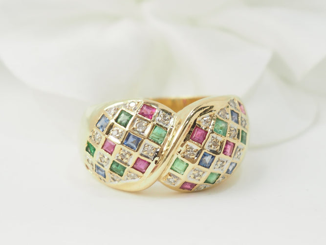 Bague 61 Bague pavée en or jaune, diamants et pierres précieuses 58 Facettes 22233