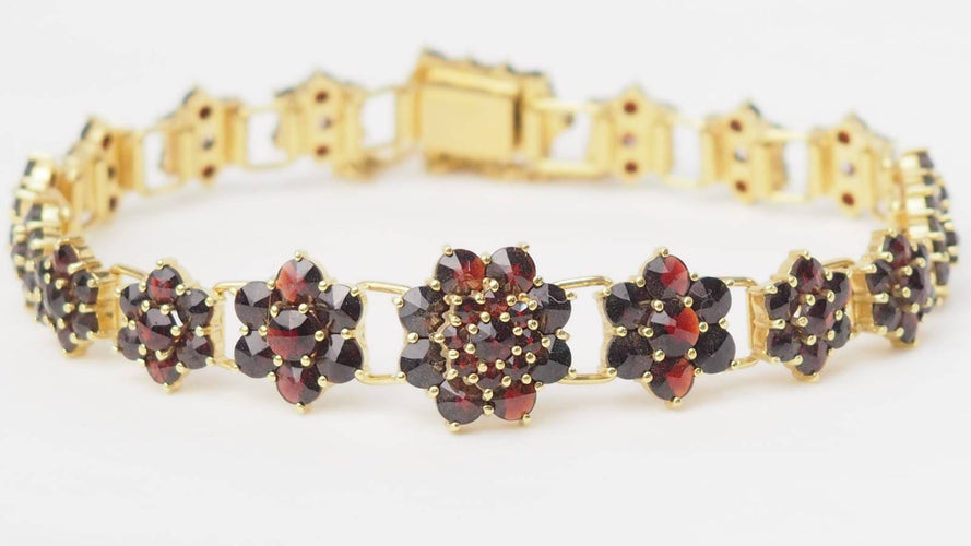 Bracelet Bracelet vintage en or jaune et grenat 58 Facettes 29414