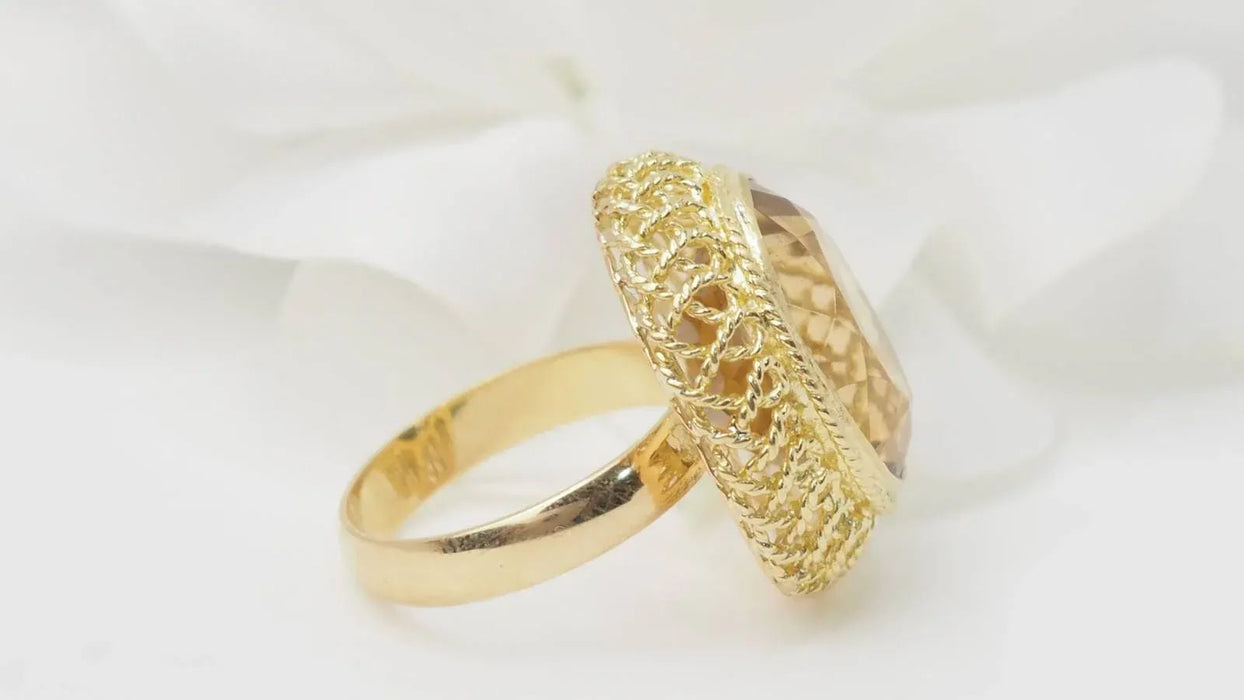 Filigree ring in yellow gold and faceted citrine