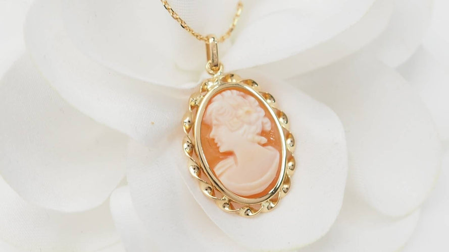 Pendentif Pendentif en or jaune et camée 58 Facettes 32919