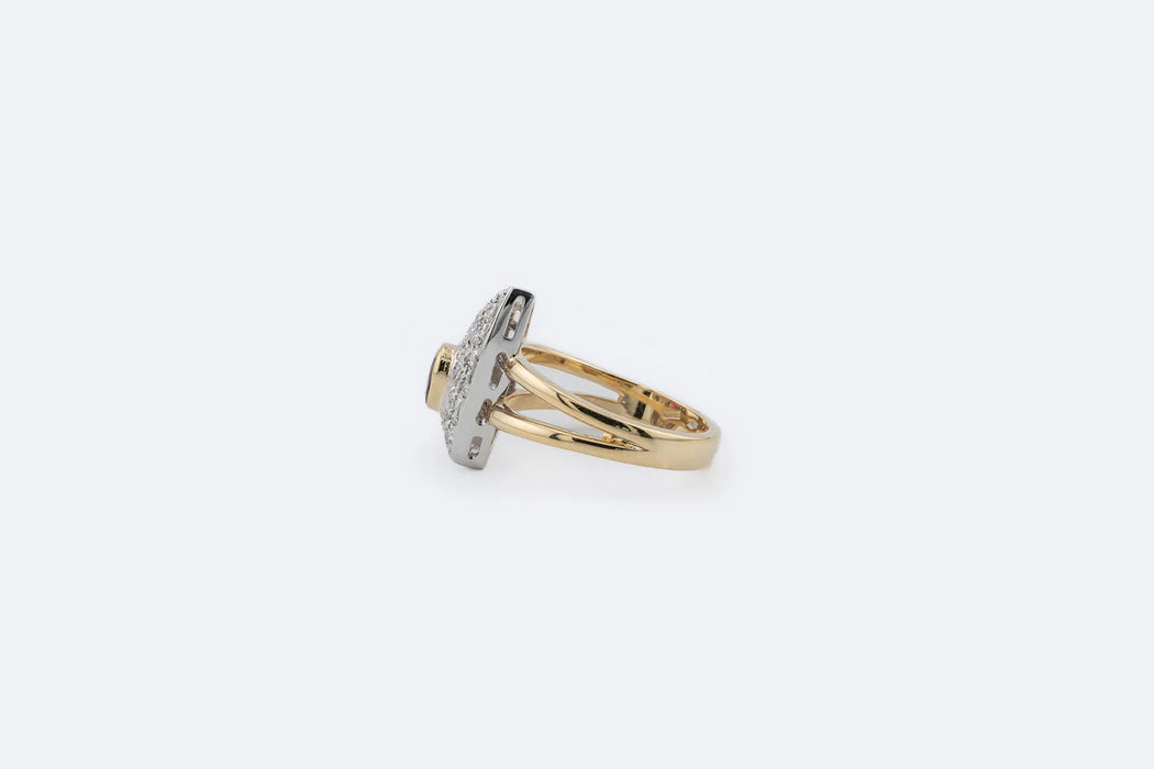 Ring aus Gelbgold und Weißgold mit Rubin und Pavé-Diamanten