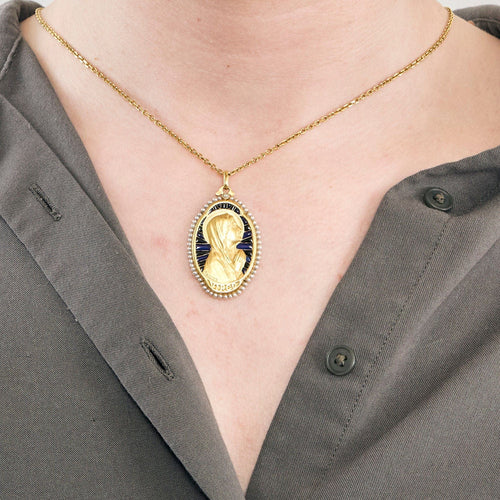 Pendentif SELLIER - Médaille ajourée émaillée représentant la Vierge 58 Facettes DIE0811