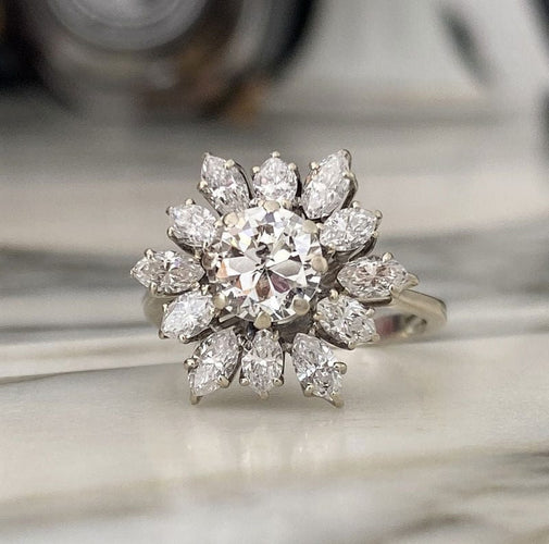 Bague 53 Bague fleur en or blanc et diamants 2.80 Ct 58 Facettes