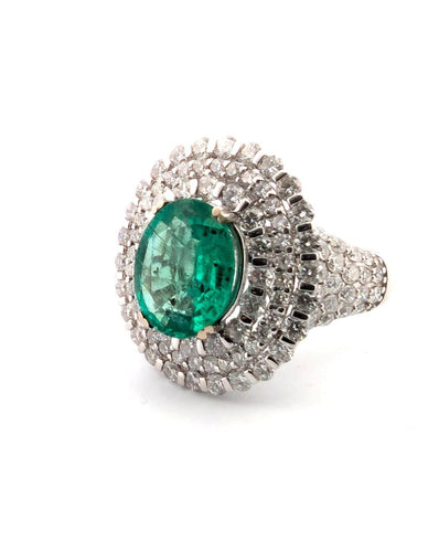 Bague 54 Bague en or blanc spectaculaire et superbe avec émeraude centrale et diamants environnants 58 Facettes
