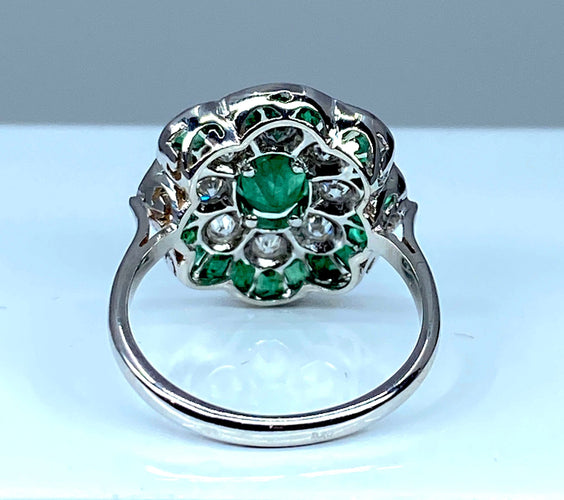 Bague Bague marguerite en or blanc 18 carats en émeraudes et diamants 58 Facettes AB216