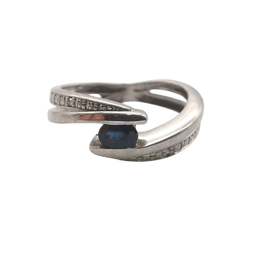 Bague 45 Bague en or blanc, saphir et diamants 58 Facettes