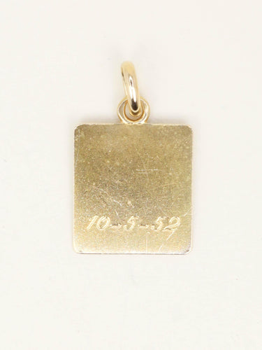 Pendentif Medaille Augis rectangulaire Plus hier Moins Demain or jaune 58 Facettes 1202.3