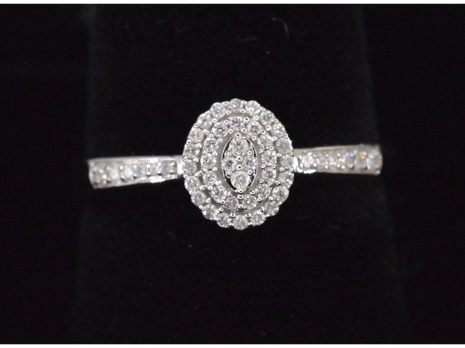 White gold entourage ring with diamonds 58 Facettes 2004