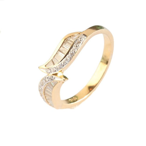Yellow gold ring with diamonds 